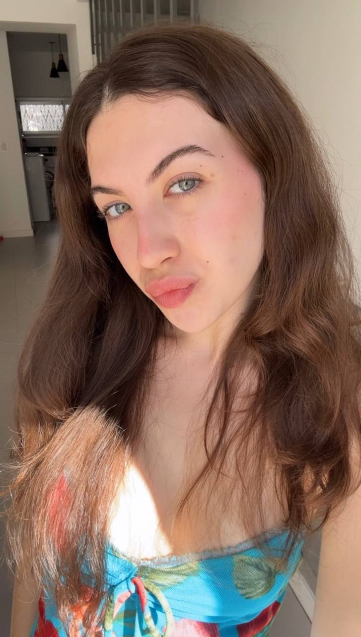 Nude girl Amber in Madrid