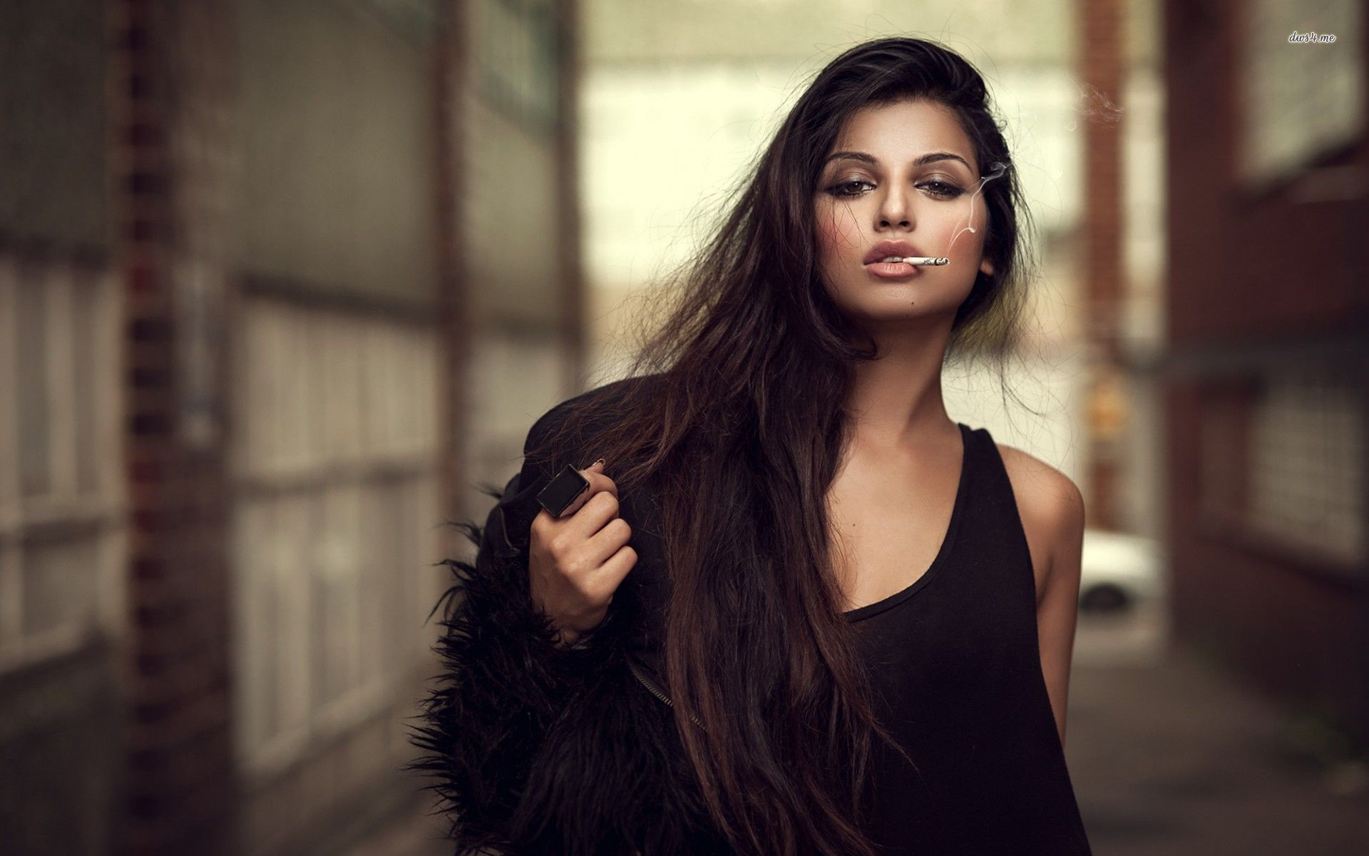 A playful frame from Sassy girls — online in Madrid