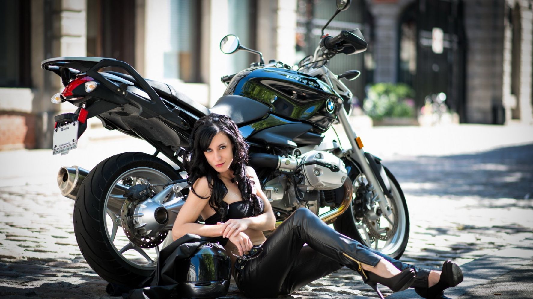 Fresh photos, fresh mood — European women on bikes online in Madrid