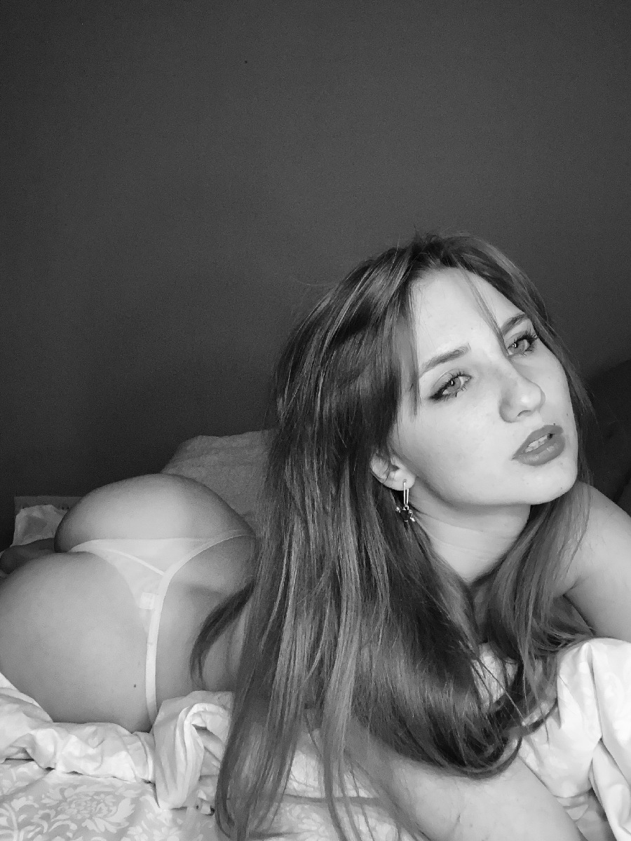 Take a pause and enjoy Nata nude — streaming from Madrid