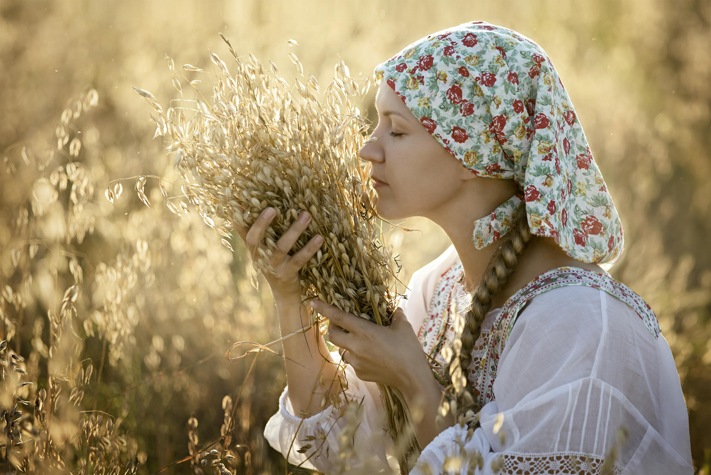 Photo Women in Slavic costumes in Madrid