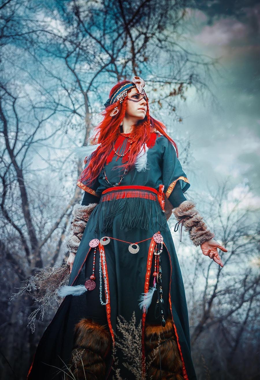 Take a pause and enjoy Girls in Slavic costumes — streaming from Madrid