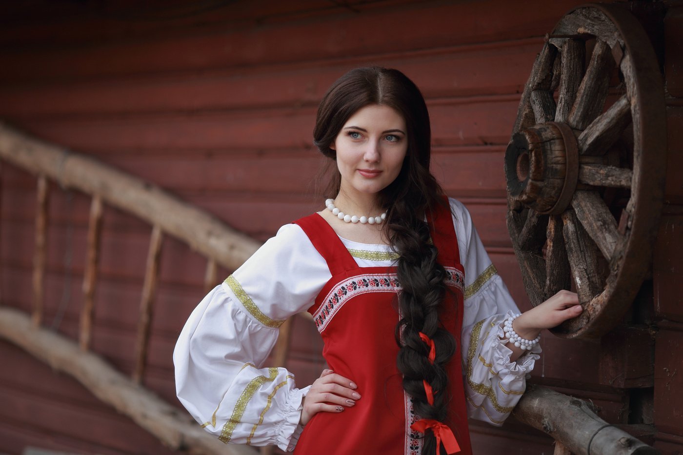 Girls in Slavic costumes’s look of the day — catch her live in Madrid