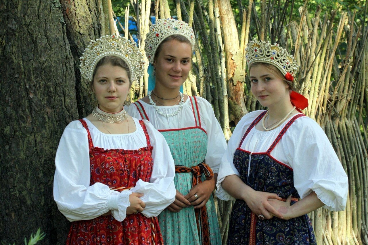 Sexy model Girls in Slavic costumes in Madrid